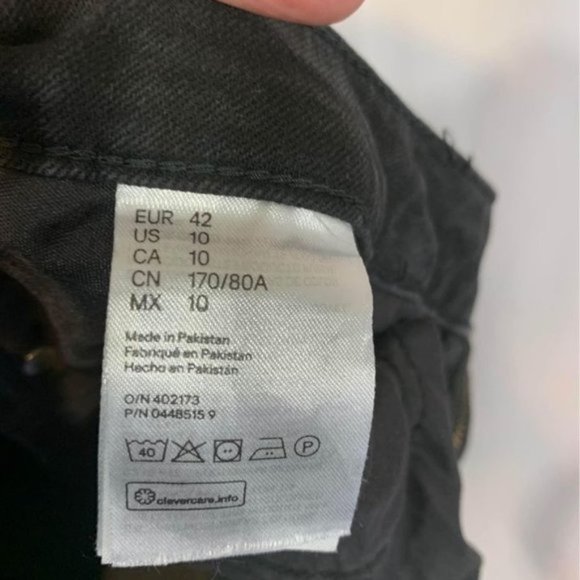 h&m DIVIDED black jeans - raw hem. Womans size 10. Distressed - Picture 10 of 10
